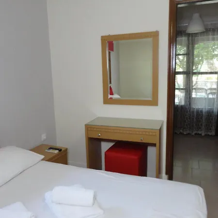 Makis House Konukevi