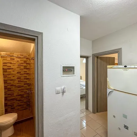 Makis House Никити